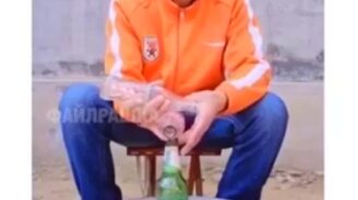 Фантастическая скульптура из бутылок - смотреть видео (0:43)