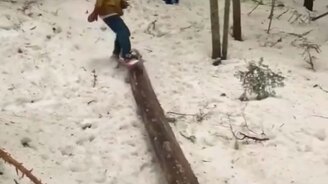 Освежился лицом в ручье - смотреть видео (0:05)