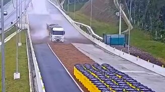 Когда на горной дороге отказали тормоза - смотреть видео (0:37)