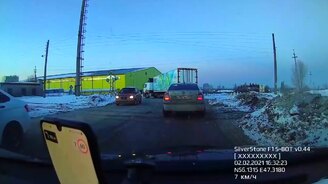 Почему всегда нужна внимательность на рельсах - смотреть видео (0:17)