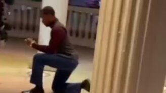 Искренние эмоции после предложения - смотреть видео (0:58)