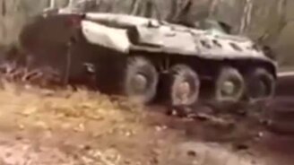 БТР занесло на повороте - смотреть видео (0:36)