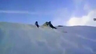 Сбил снежный ком - смотреть видео (0:22)