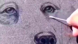 Рисуем на засохшей на стекле грязи - смотреть видео (0:26)