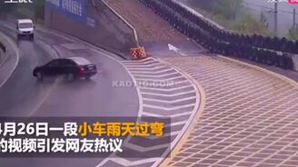 Влетел задом в передок идущему по встречной - смотреть видео (0:27)