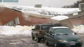 Рухнуло здание - смотреть видео (1:04)