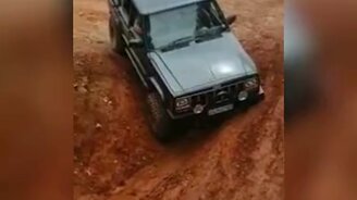 Помог внедорожнику рукой - смотреть видео (0:41)