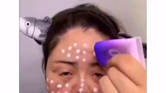 Как барышни наводят красоту - смотреть видео (0:30)