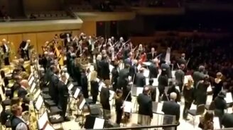 Торжественно поздравили дирижёра - смотреть видео (1:00)