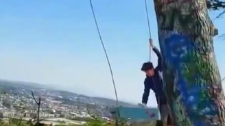 Опасное катание над пропастью - смотреть видео (0:13)