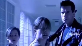 Терминатор против Верзилы - смотреть видео (0:13)