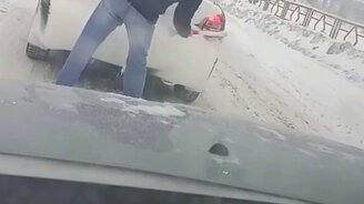 Добрый поступок водителя - смотреть видео (0:14)