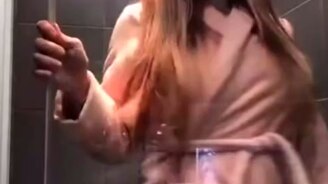 Почему барышни долго собираются - смотреть видео (0:07)