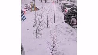 Польза внедорожника в городе - смотреть видео (0:14)