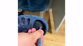 Эффективная борьба с дырками в носках - смотреть видео (0:10)