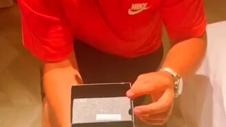 Подарил супруге презент - смотреть видео (0:10)