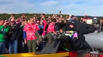 Катапульта для смельчаков - смотреть видео (0:15)