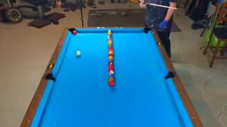 Мастер управления бильярдными шарами - смотреть видео (0:50)