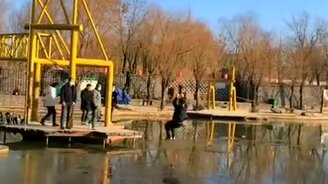 Помог товарищу в беде - смотреть видео (0:38)