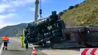 Добили тягача - смотреть видео (0:54)