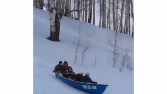 Отдых зимой в деревне - смотреть видео (0:10)