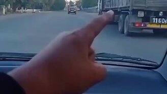 Женская логика на дороге - смотреть видео (0:09)