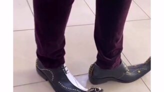 Модные и неудобные ботинки - смотреть видео (0:09)