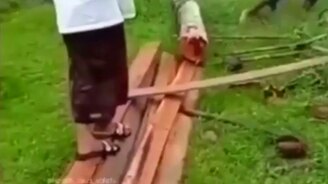 Везучий горе-дровосек - смотреть видео (0:13)