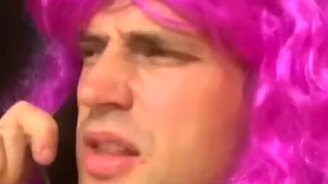 Кому надо звонить, когда проголодался - смотреть видео (0:15)