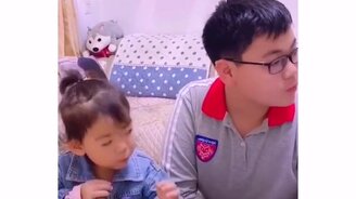 Колбаску-то не дал - смотреть видео (0:13)