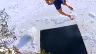 Экстремальный прыжок в прорубь - смотреть видео (0:06)