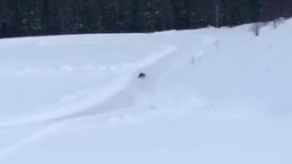 Снегоход сбежал прочь - смотреть видео (0:24)