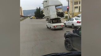 "Шестёрка" везёт кабину тягача - смотреть видео (1:27)