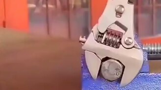 Оригинальный трубный ключ - смотреть видео (0:19)