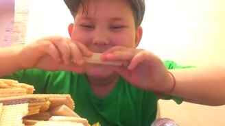 Миром правят любовь и конфеты - смотреть видео (1:11)