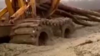 Что есть бездорожье и техника на нём - смотреть видео (0:25)