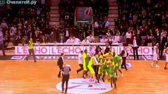 Гол издалека - смотреть видео (1:57)