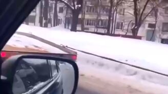 Эвакуатор тянет два эвакуатора - смотреть видео (0:12)