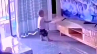 Когда остался без присмотра - смотреть видео (0:06)