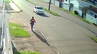 Он всегда так делает - смотреть видео (0:18)