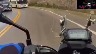 Безумец на автобусе - смотреть видео (0:26)