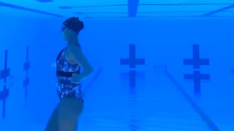 Лунная походка под водой - смотреть видео (0:11)