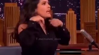 Сальма Хайек приревновала мужа - смотреть видео (1:00)