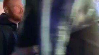 Как сохранить место рядом с собой в автобусе пустым - смотреть видео (0:18)