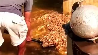 Кинь монетку на счастье! - смотреть видео (0:15)