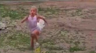 Страшнее курицы нет птицы - смотреть видео (0:55)