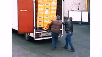 Дёрнули, да не рассчитали - смотреть видео (0:10)