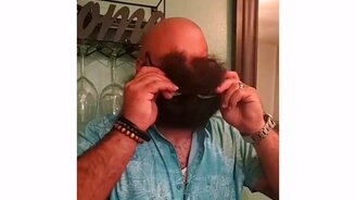 Показал бабайку - смотреть видео (0:10)