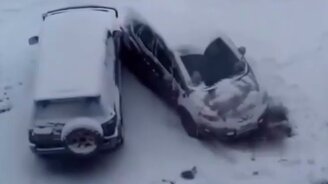 Как же выехать с парковки - смотреть видео (0:28)