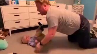 Реслинг: папа против сына - смотреть видео (0:19)